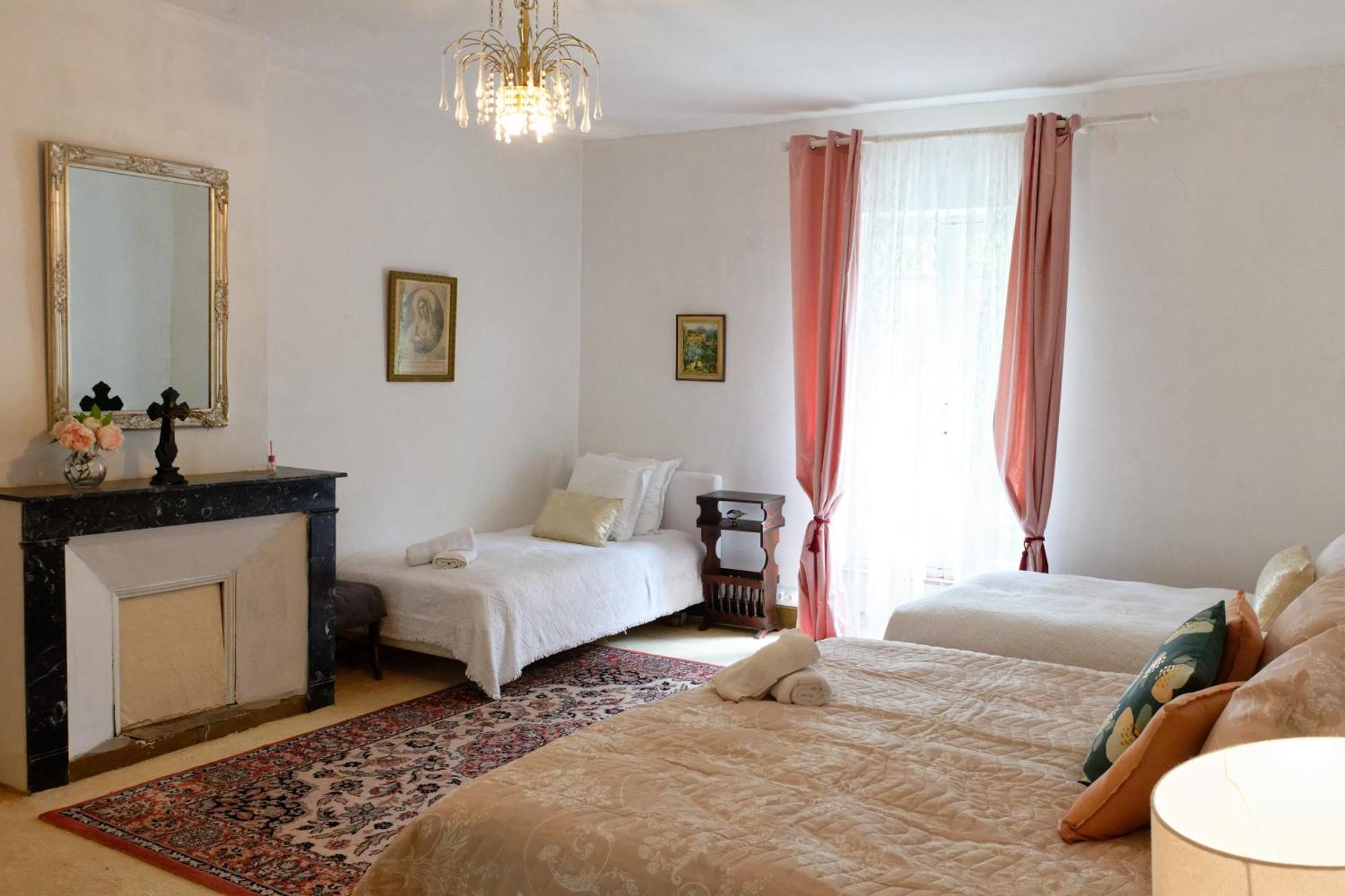 Chateau Saint-Joseph, Grand Gites 4 Etoiles En Pleine Nature Mazerolles-du-Razes 部屋 写真